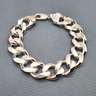 close up on curb links on 9 inch silver bracelet