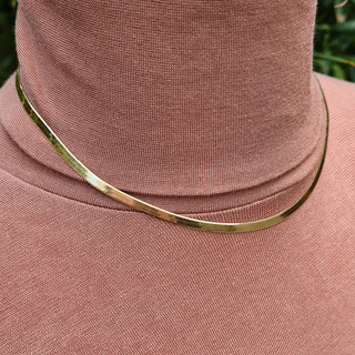 side view of herringbone snake chain in yellow gold