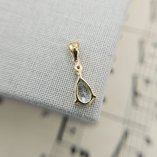 underside of aquamarine pendant