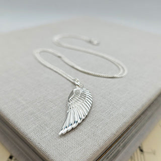 wing pendant and chain in silver