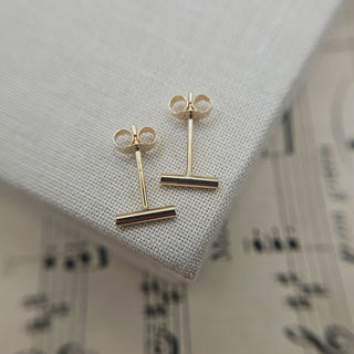 ladies gold bar earrings