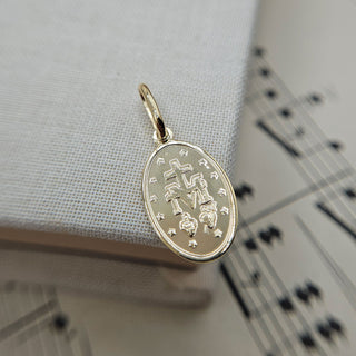 small miraculous pendant in solid 9K gold