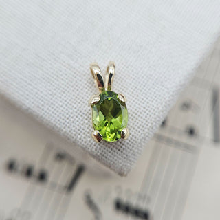 9ct gold peridot pendant