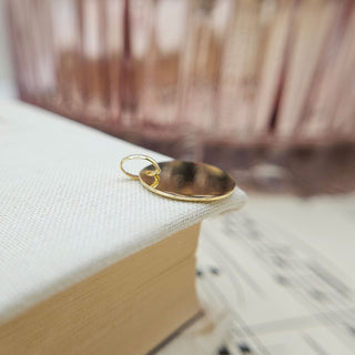 personalised disc pendant in sold gold
