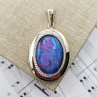 9ct yellow gold opal locket