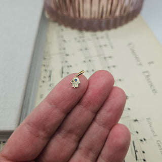 small hamsa hand in 9K gold