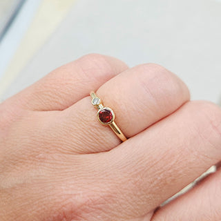 toi et moi ring on the hand
