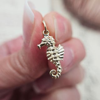 hallmarked seahorse pendant in solid gold