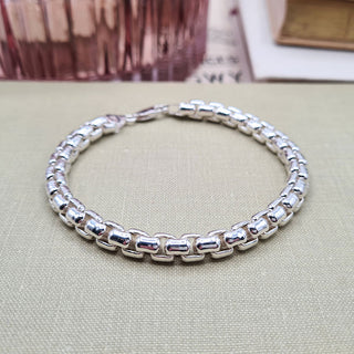 close up on box links on men's bracelet