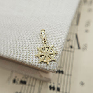 9ct ship's wheel pendant