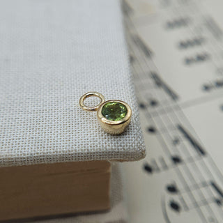 dainty 9k peridot pendant