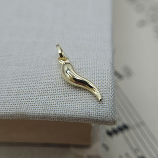 gold cornicello horn pendant