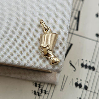 9ct gold Nefertiti pendant