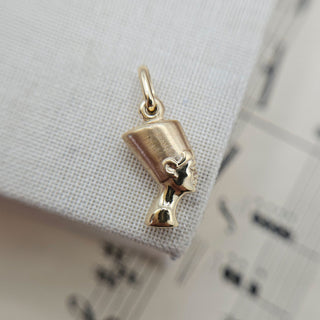 9ct gold Nefertiti pendant