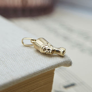 9ct gold Nefertiti pendant