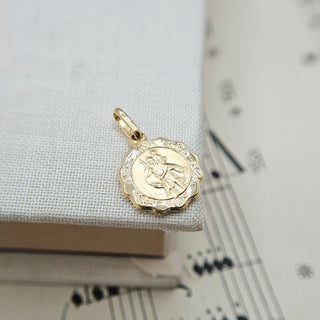 Small Gold Scalloped St Christopher Pendant | 1.2cm
