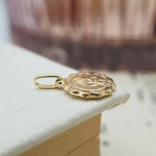 Small Gold Scalloped St Christopher Pendant | 1.2cm