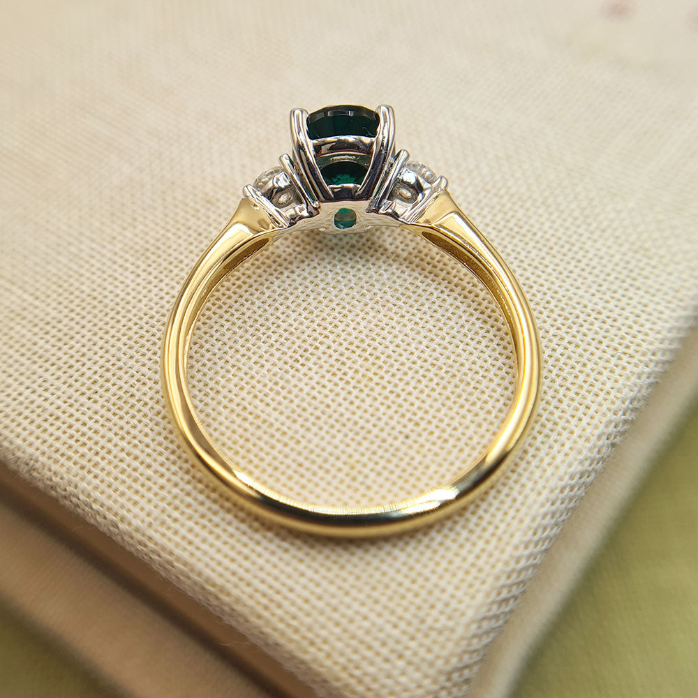 profile of 9ct gold and emerald ring