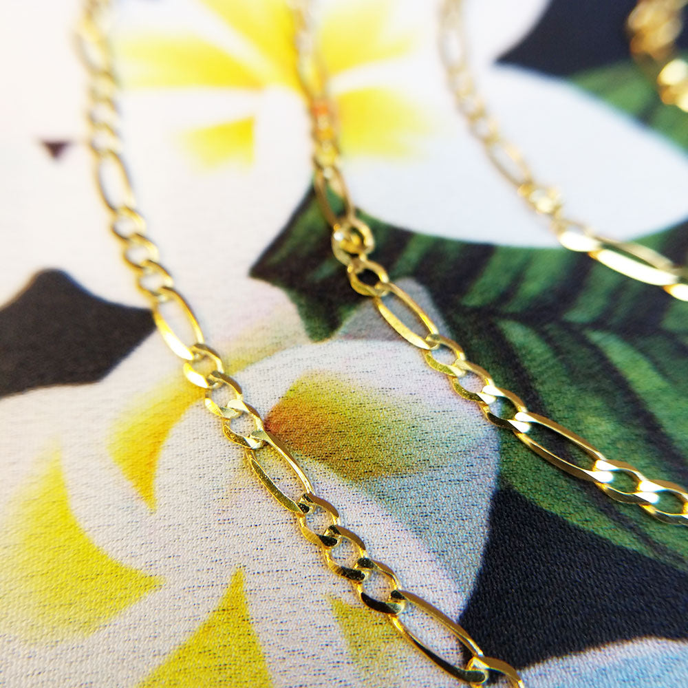 close up of 2mm figaro links on necklace