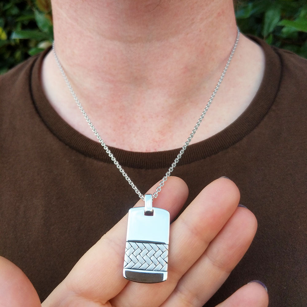 men&#39;s dog tag necklace being worn