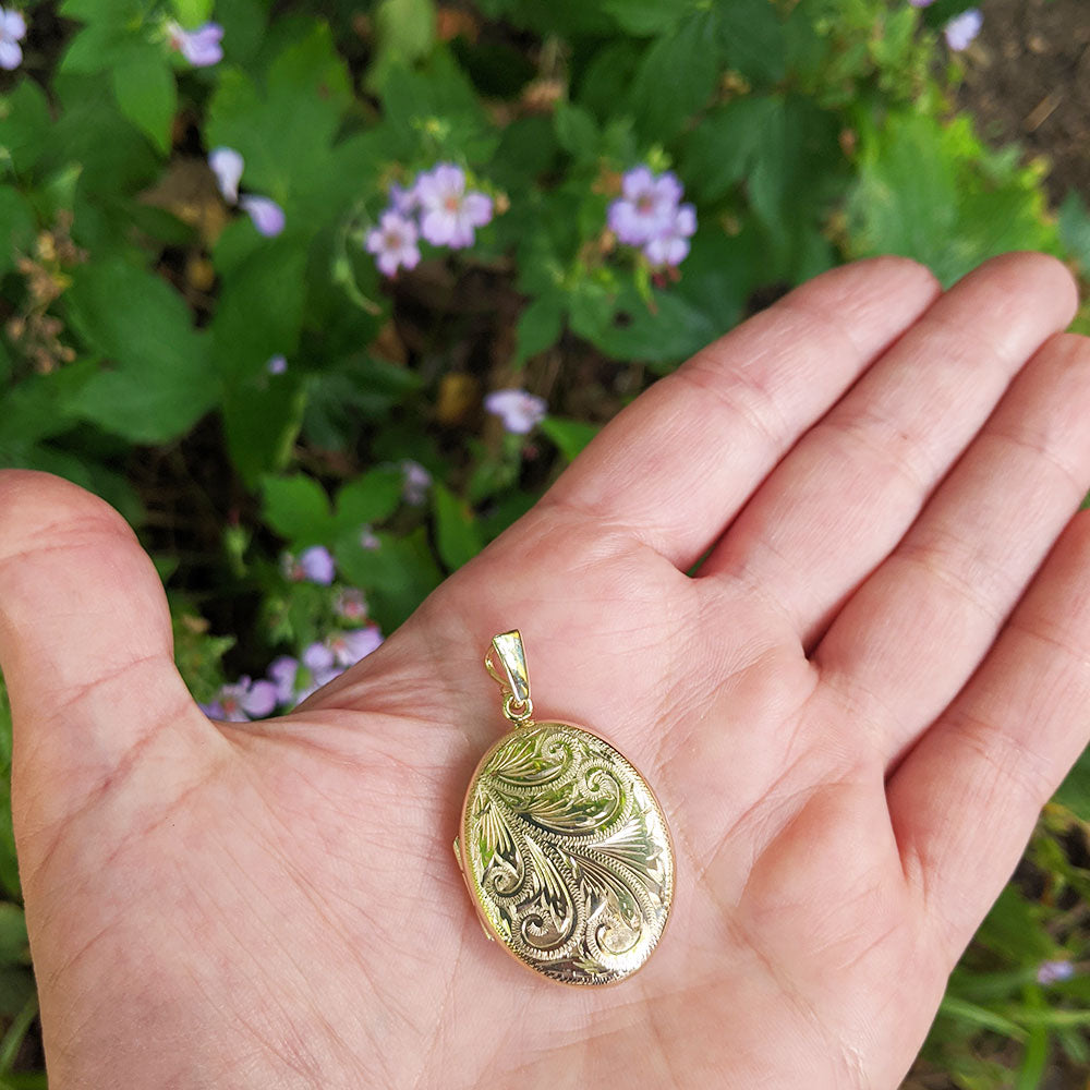 9ct Yellow Gold Engraved Oval Flower Locket Necklace