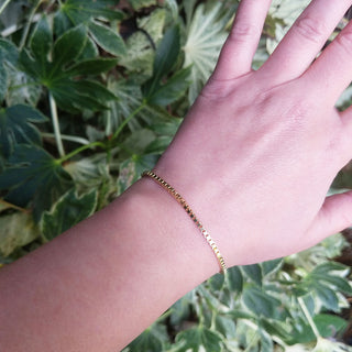 women's gold bracelet on wrist