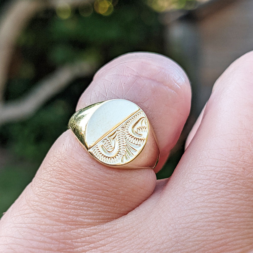 Vintage Signet Ring in Gold | Sugar et Cie | Vintage Initial Ring