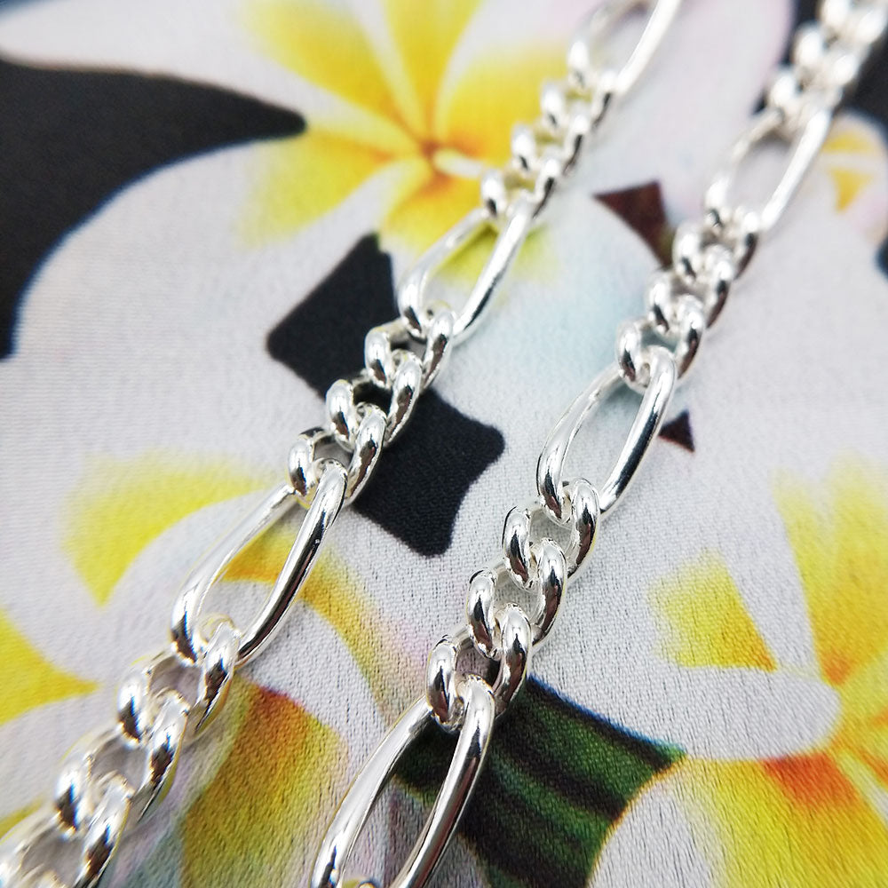 close up of 5mm wide figaro chain in sterling silver
