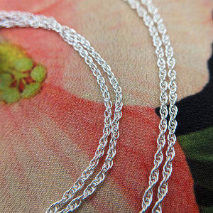 close up silver chain that comes with elephant necklace