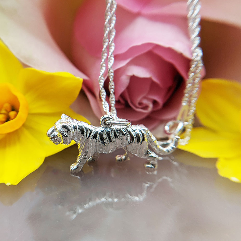 beautiful tiger pendant necklace