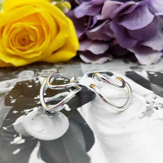 oval hoop earrings with waved design