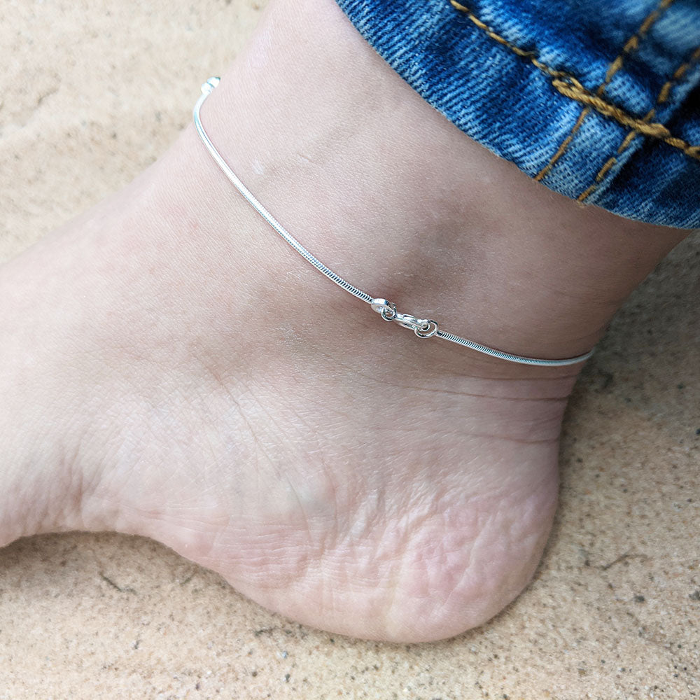 clasp on women's silver anklet