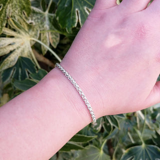 spiga bracelet on woman's wrist