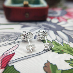 ladies knot studs in 925 silver