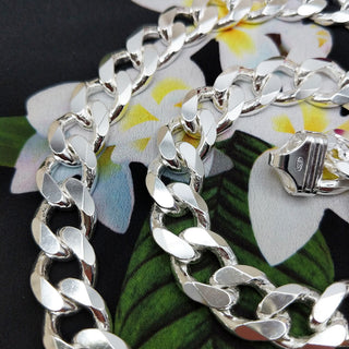 close up of heavy silver curb links on men's necklace