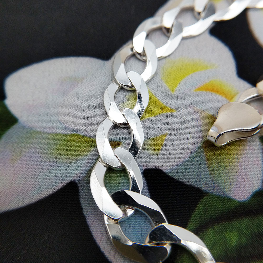 another close up of curb bracelet