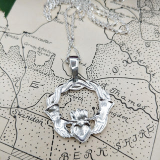 view of the reverse side of the claddagh pendant