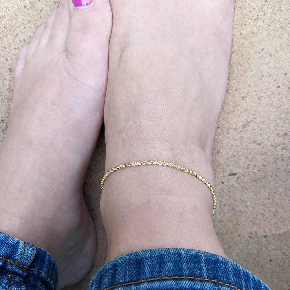 another view of the gold rope chain anklet
