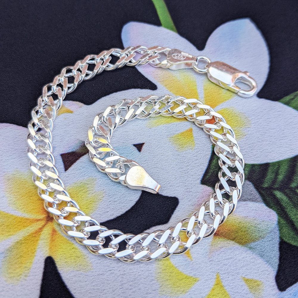 beautifully crafted women's silver curb bracelet