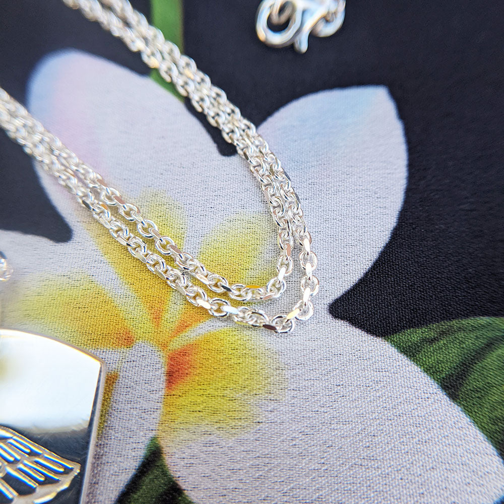 faceted belcher chain with silver dog tag