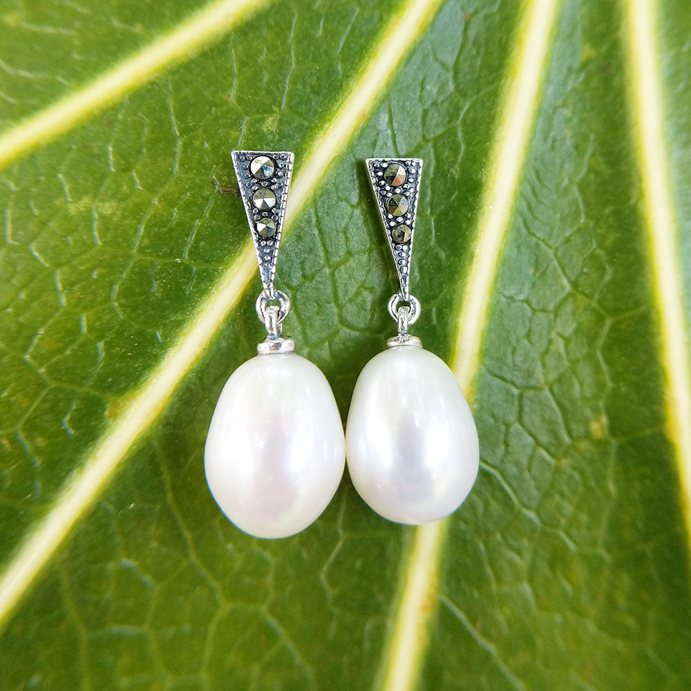 women&#39;s vintage style pearl drop earrings