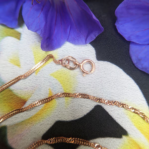 close up of sparkling rose gold Singapore twist chain