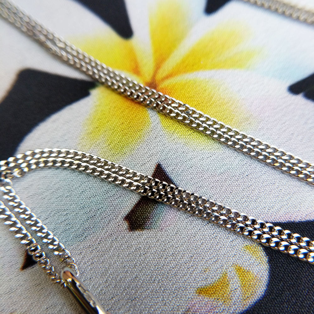 close up of high quality, fine white gold curb chain