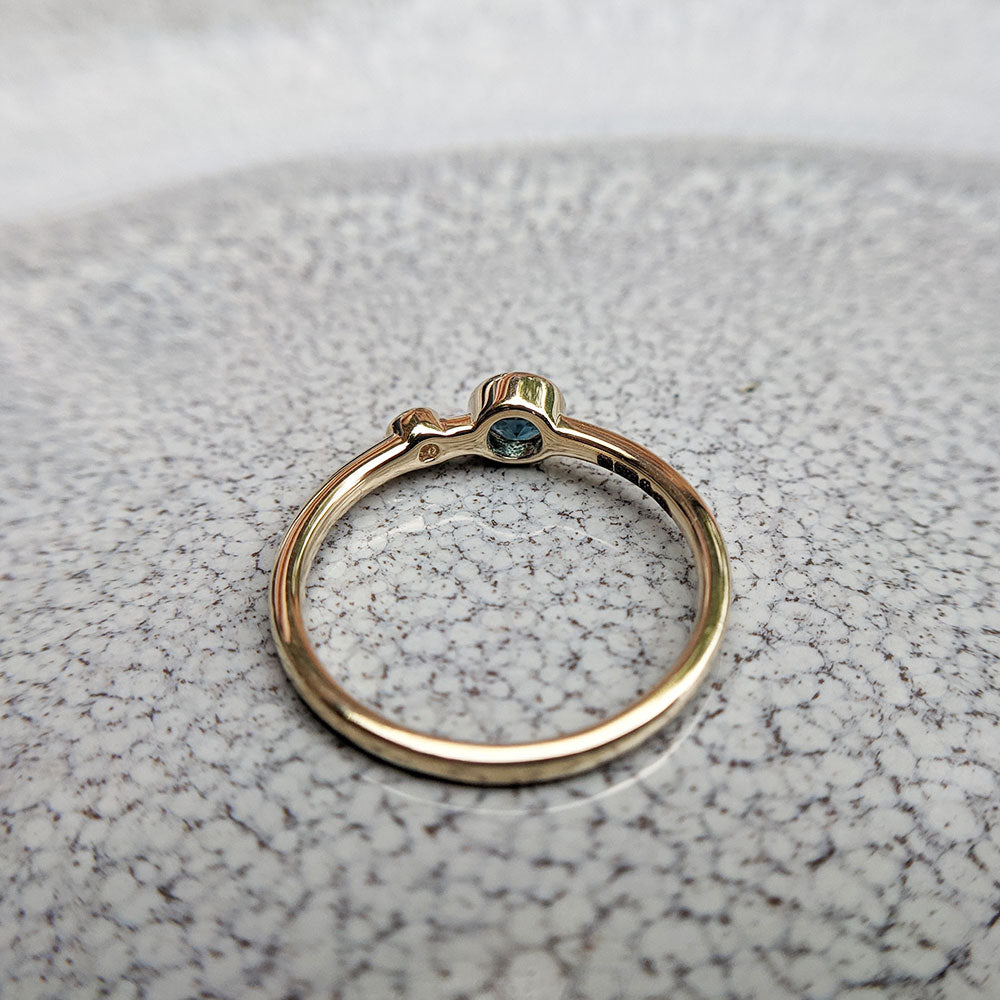solid 9ct yellow gold topaz ring