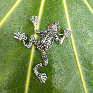 frog brooch in sterling silver with marcasite