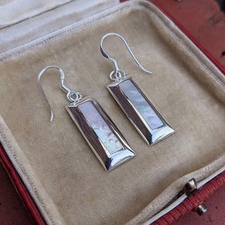 mother of pearl dangle earrings in 925 silver