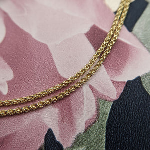 close up of spiga chain which accompanies the locket