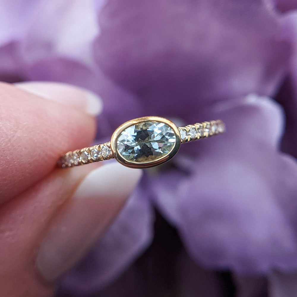 aquamarine ring in yellow gold with diamond shoulders