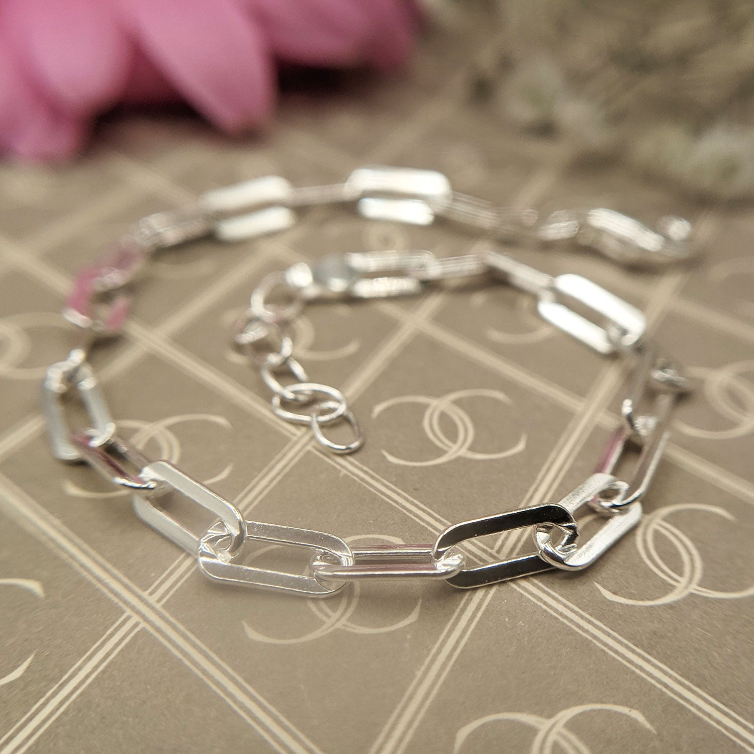 clip up of paperclip links on ladies bracelet