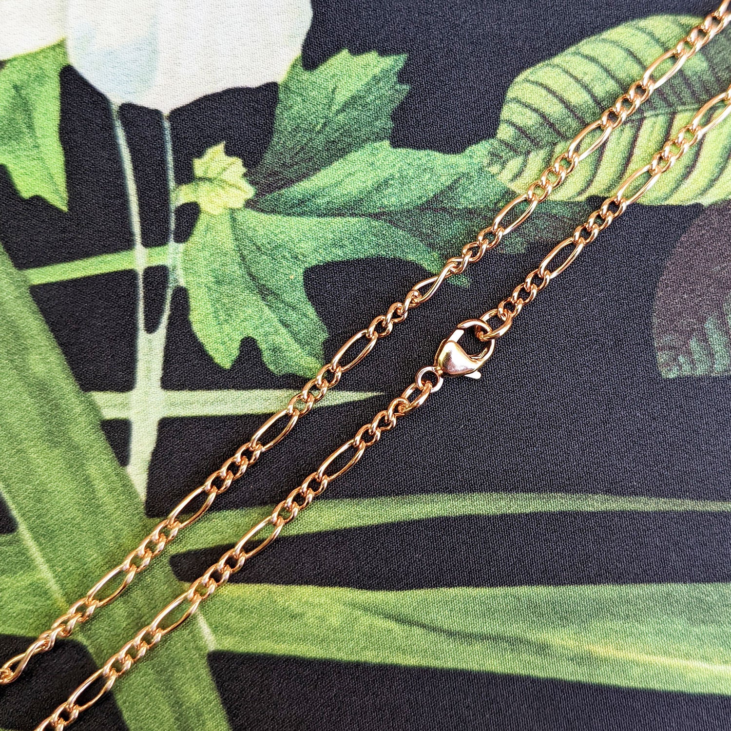 rose gold figaro chain necklace in 9ct for men and women